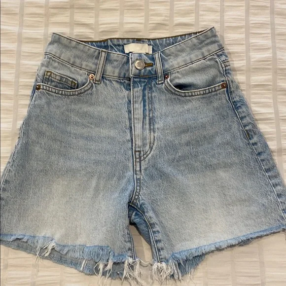 H&M Denim Shorts - Picture 1 of 3